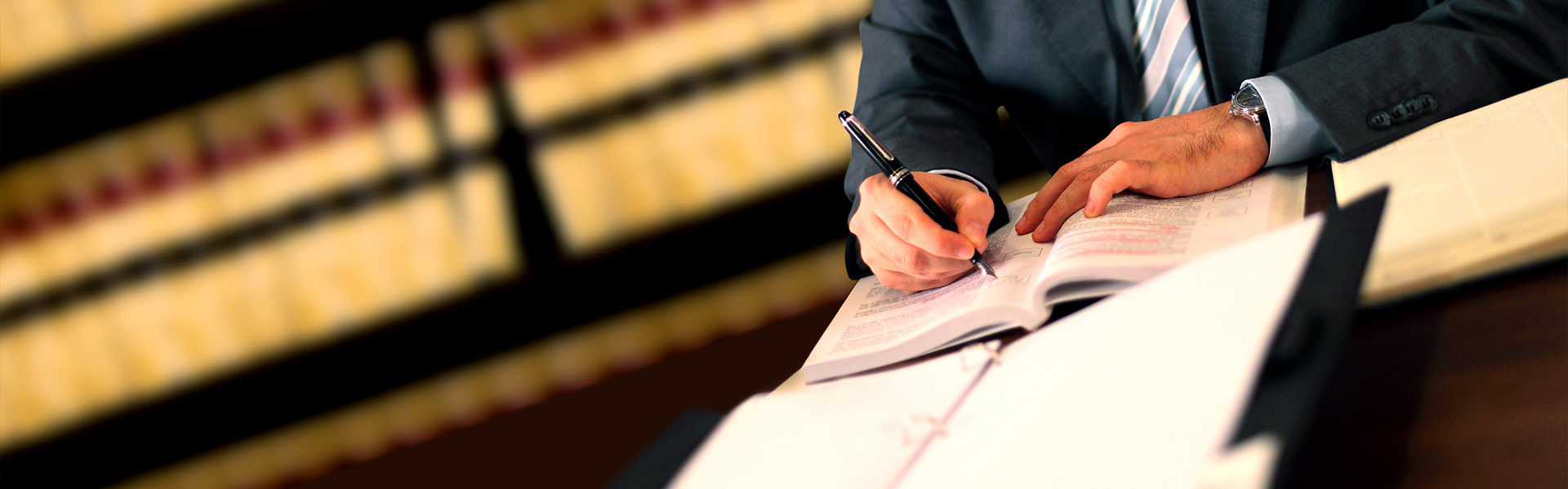 法規研議與專業建構